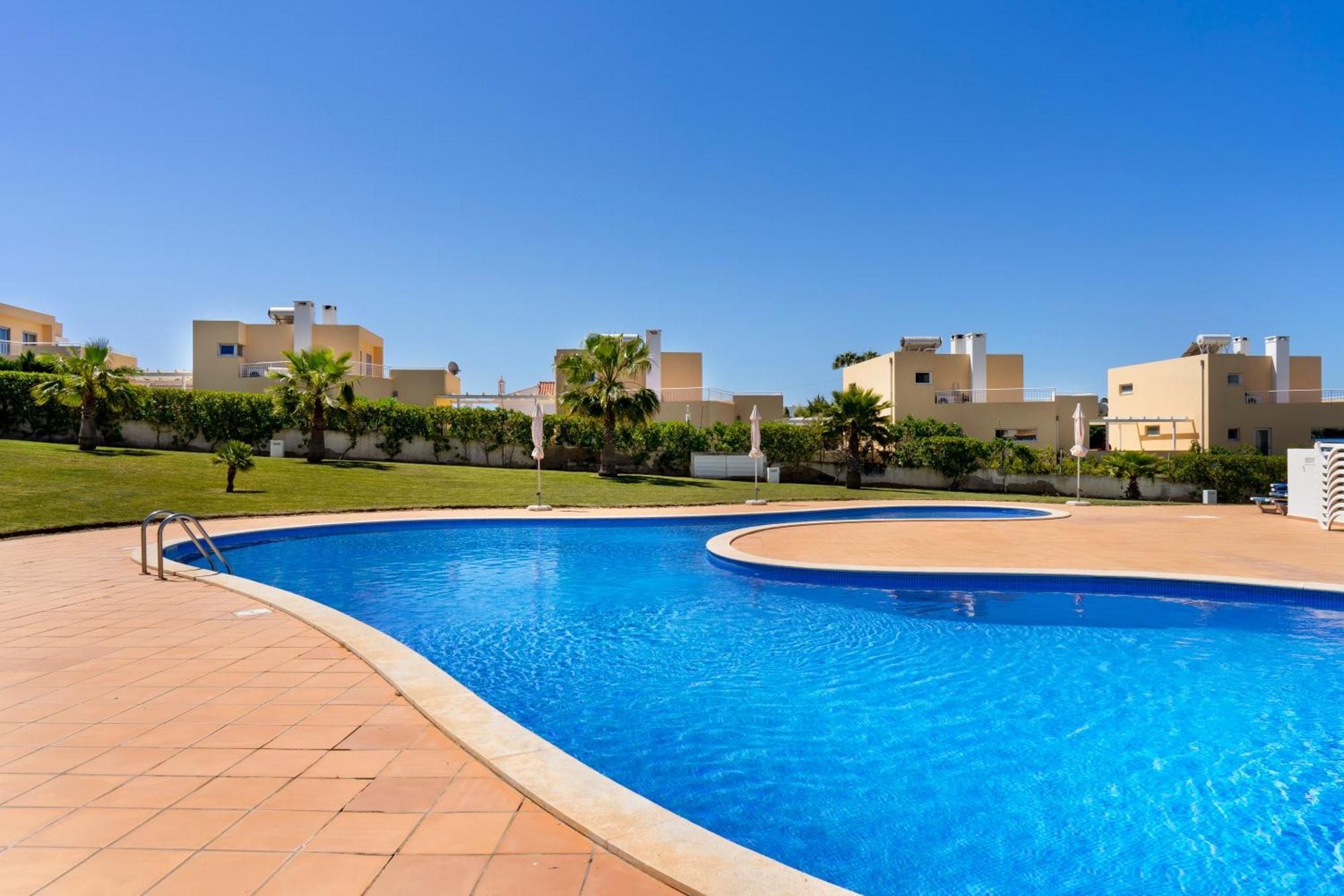 אלבופיירה Apartamento No Condominio Baia Village Com Piscina מראה חיצוני תמונה